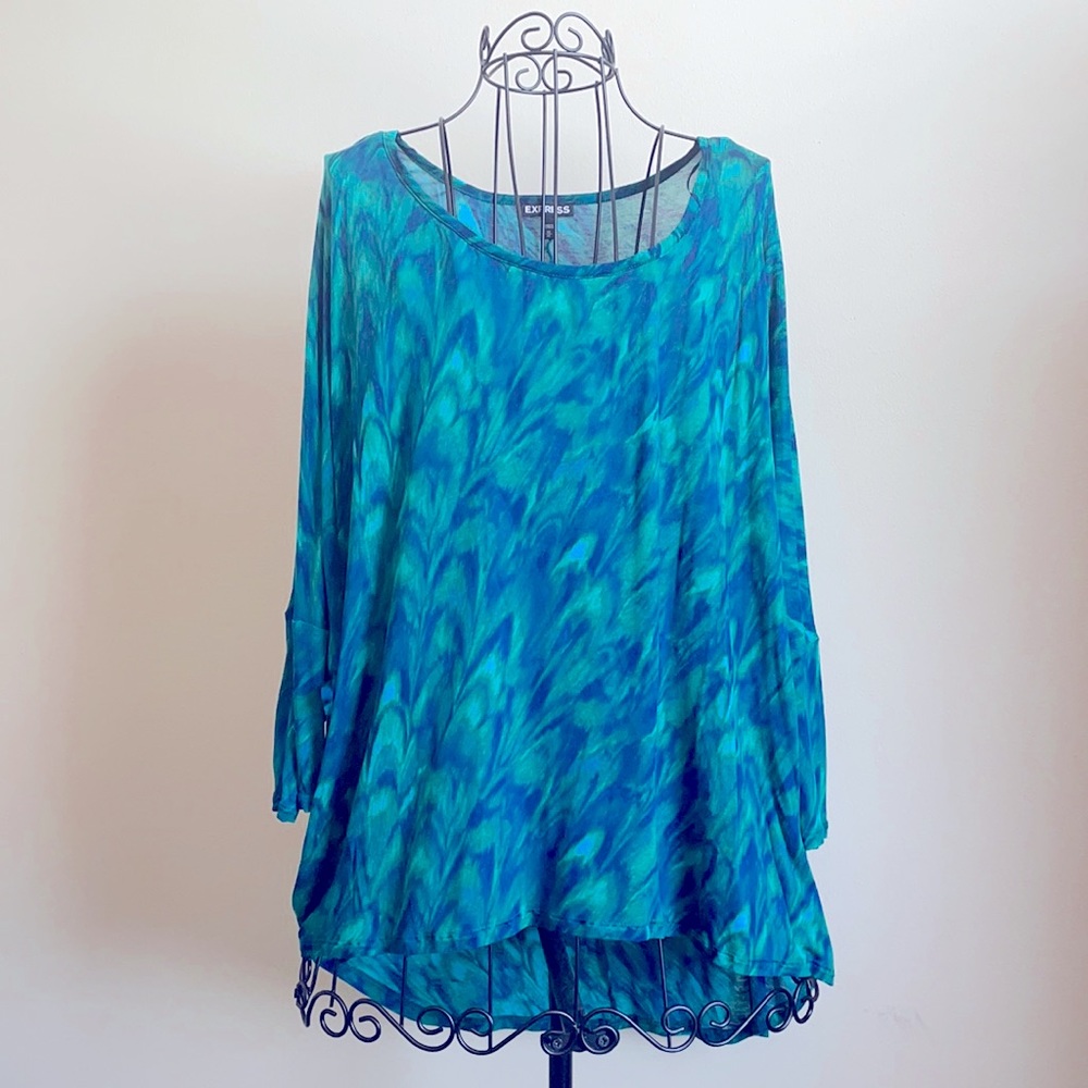 🦚 Peacock Design High Low Dolman Sleeving Medium